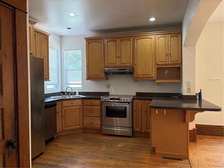 612 Superior St — Photo 3