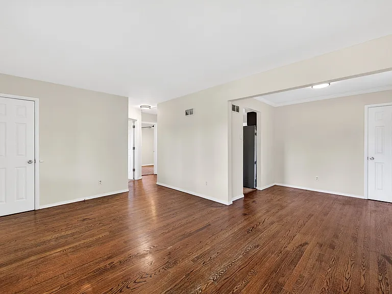 3945 Crosby Dr — Photo 2