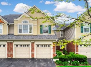 412 Pine Lake Cir, Vernon Hills, IL 60061