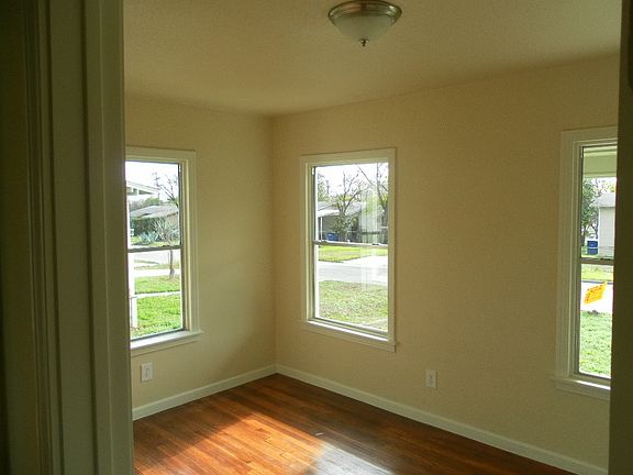 4th image of 223 Bradford Ave
