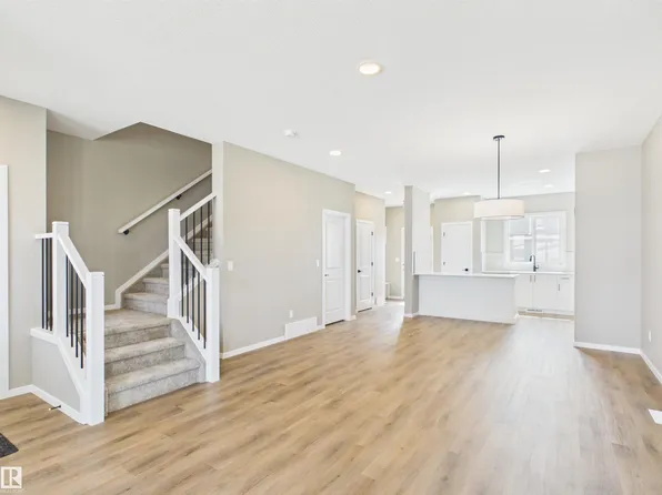 1098 McLeod Ave, Spruce Grove, AB T7X 3X2