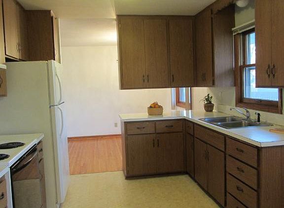4th image of 11 Battle Creek Ct