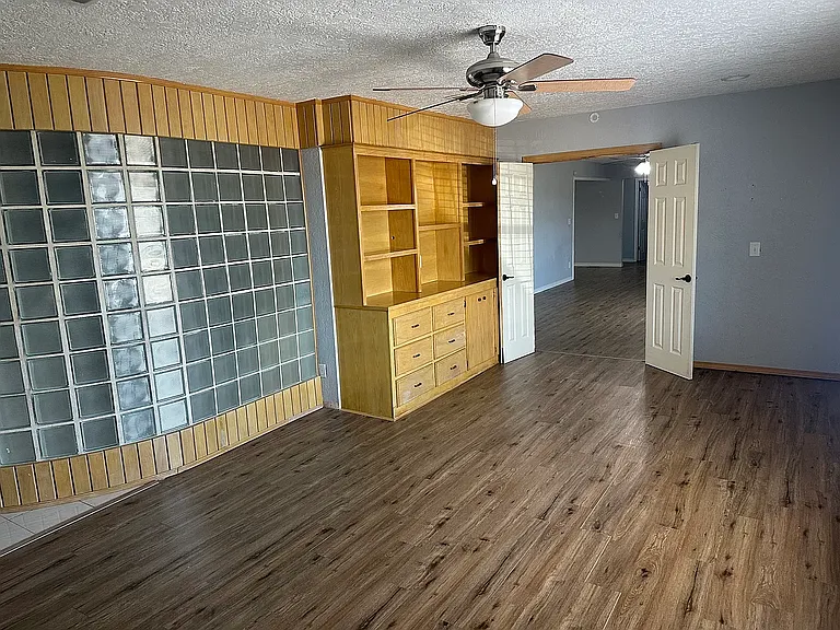 223 E Kerby Ave — Photo 10