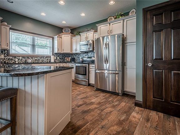 4th image of 1219 Cecilia Dr
