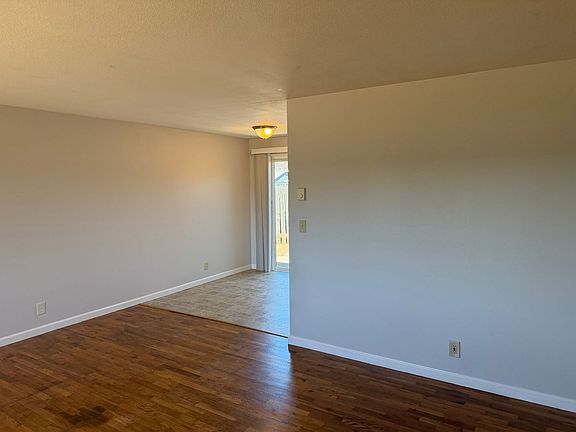4th image of 2355 Corral Dr