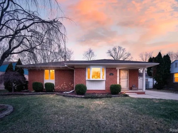 19523 Plumwoode Ct, Brownstown, MI 48183