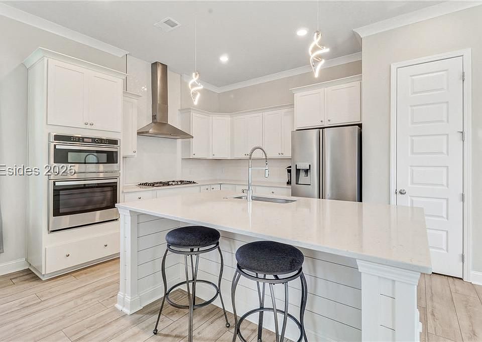 1st image of 64 Hawthorn Ln