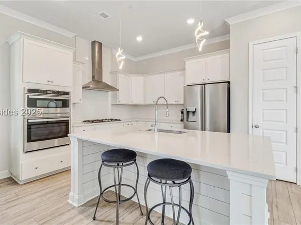 64 Hawthorn Ln, Hardeeville, SC 29927