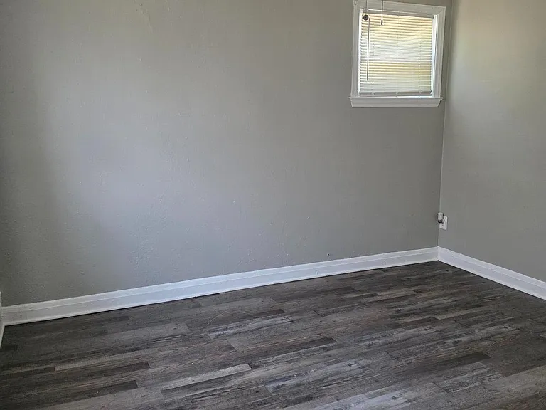 835 E Cold Spring Ln — Photo 10