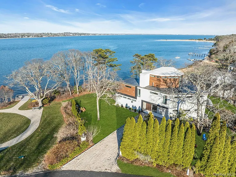 10 Bay View Dr — Photo 1