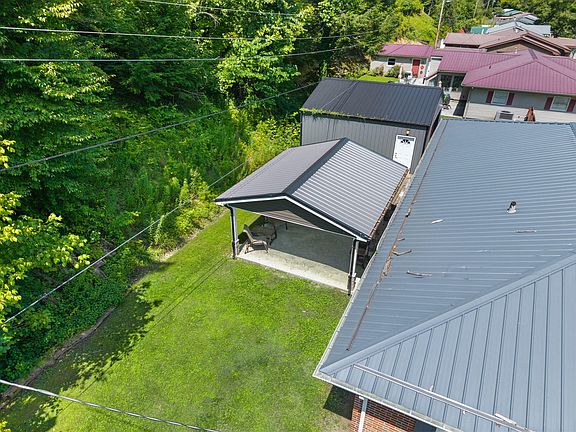 4th image of 171 Clark Dr