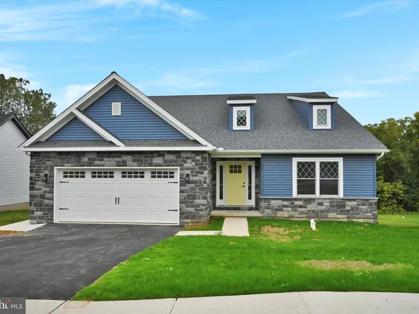 64 E Mohler Church Rd, Ephrata, PA 17522