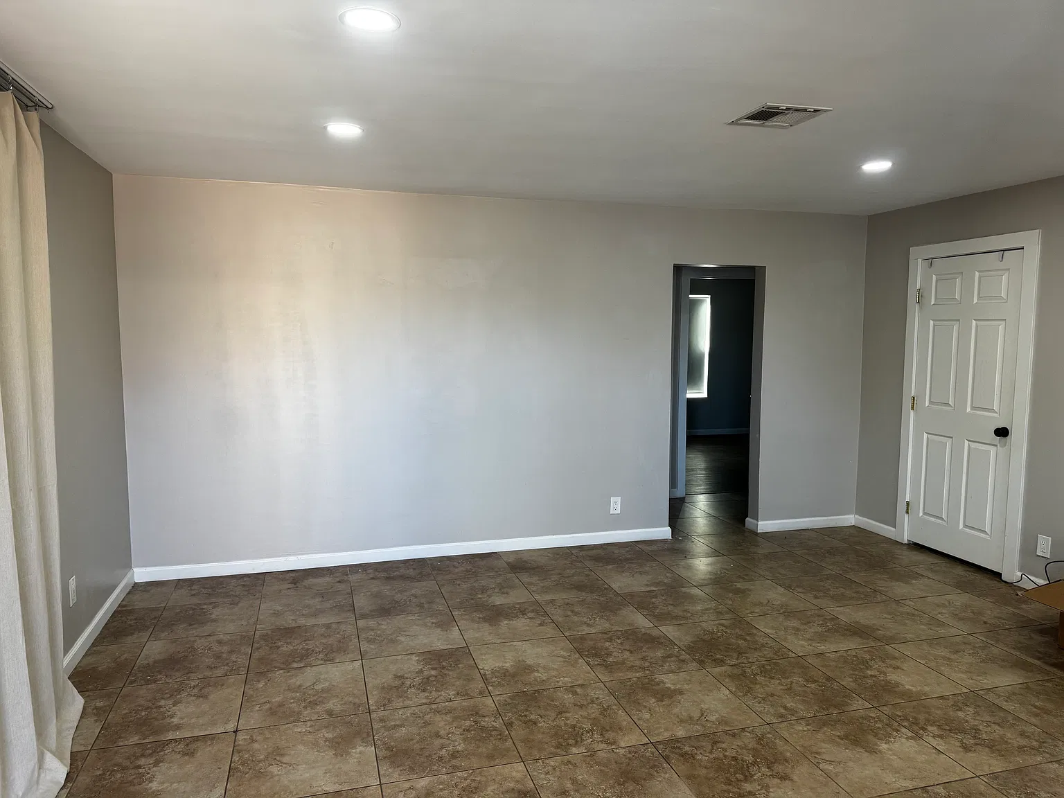 160 W Victory Rd — Photo 2