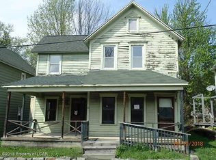 12 Oak Ave, Carbondale, PA 18407