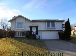 2024 Waterford Dr, Coralville, IA 52241