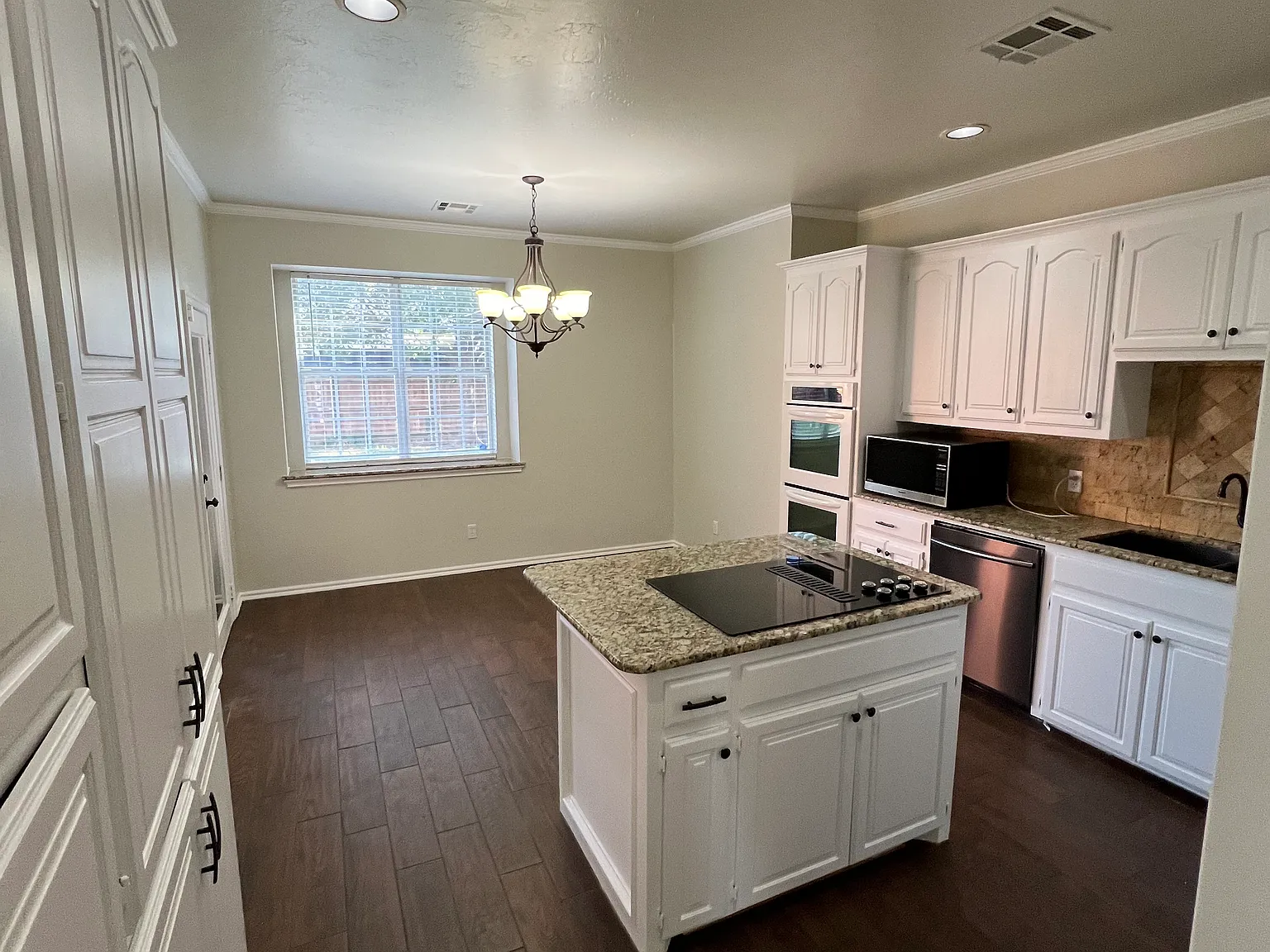 4 bed, 2.5 bath, 2109 sqft, $2,200 — Photo 4