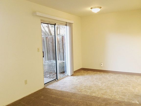 4th image of 860 Memorial Dr APT A