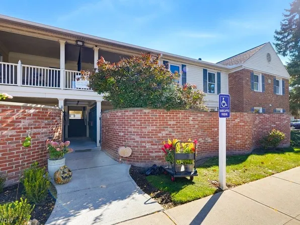 2109 Glouchester Dr, Lyndhurst, OH 44124