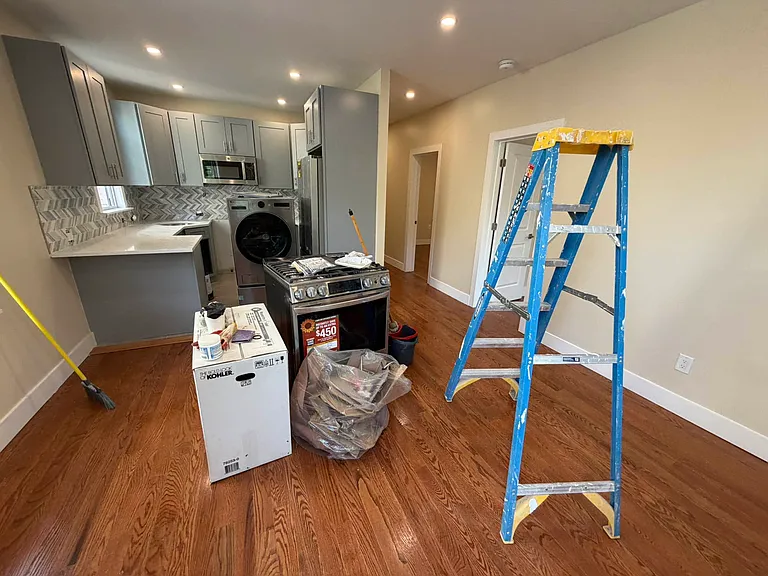 30-27 33rd St #2F — Photo 1