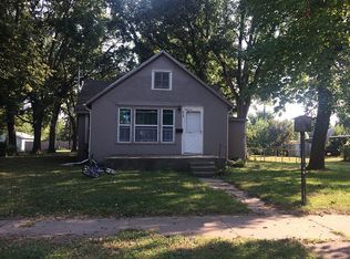 215 W Court St, Clay Center, KS 67432