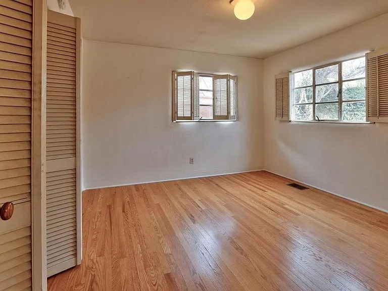 1032 Columbia Dr NE — Photo 11