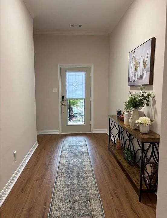 3 bed, 2.0 bath, 1803 sqft, $2,100 — Photo 3