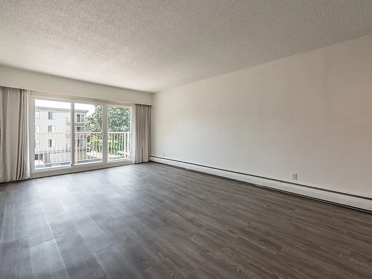 1575-360 Begbie St #1573 — Photo 23