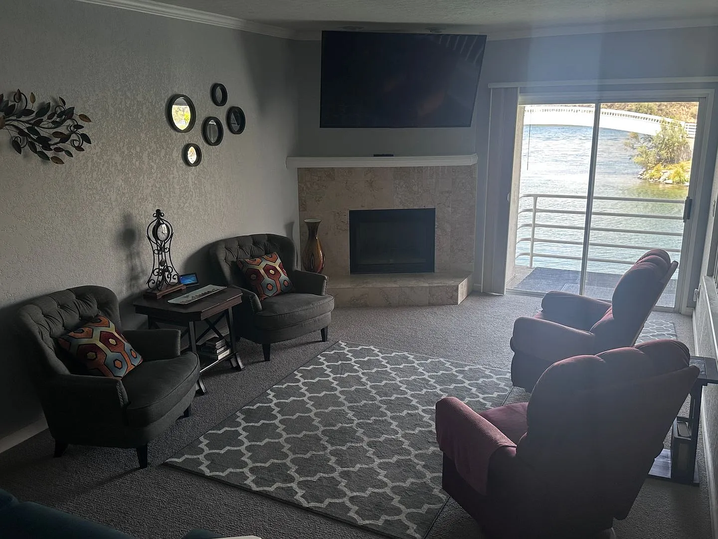 Furnished 1 Bedroom Waterfront Condo with Utilities-Roadhaven Marina — Photo 2