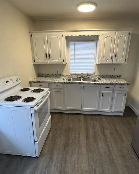 221 W 14th St