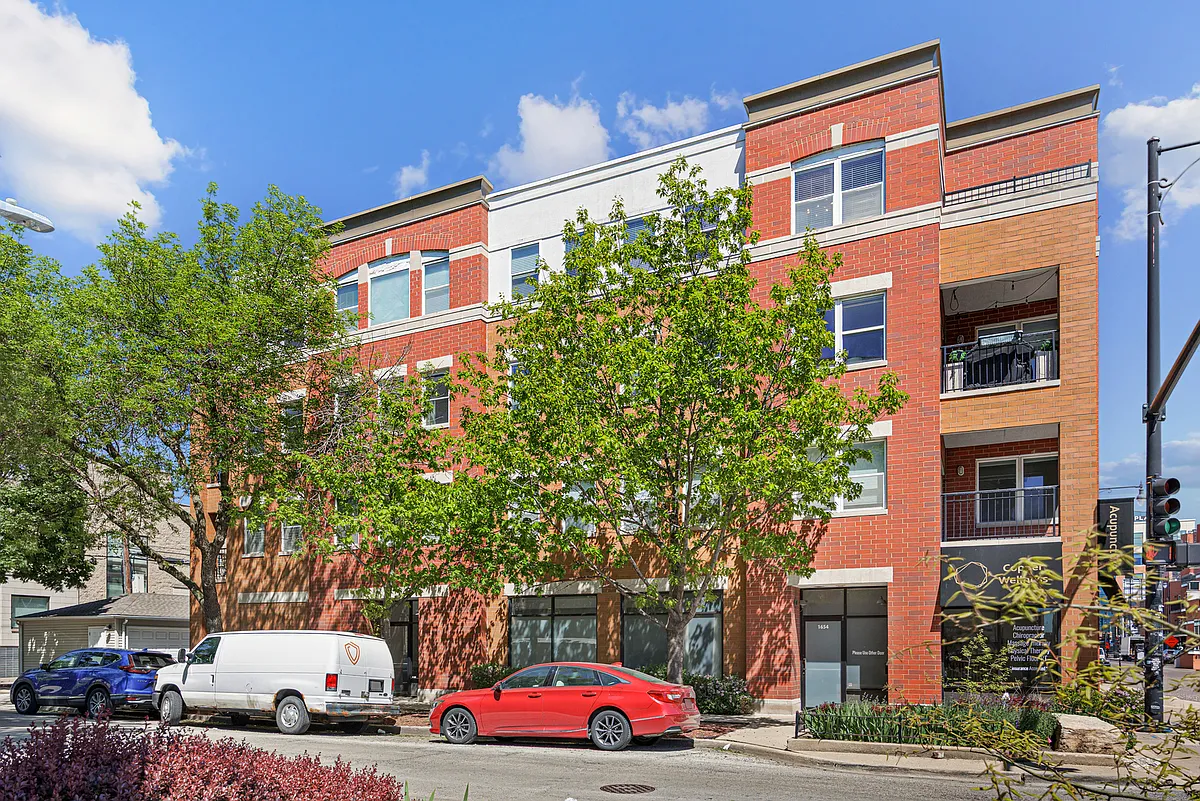 Building Photo - 1601 N Paulina St #4B