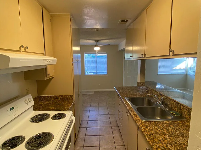 1864 Roca Ct — Photo 3