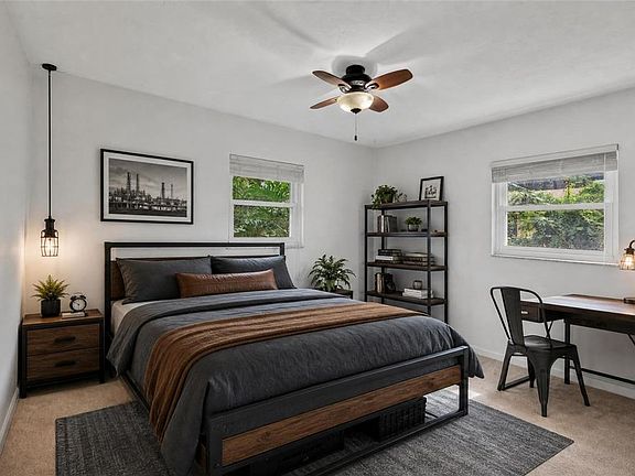 3rd image of 4820 NE 4TH PLACE