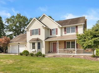 601 Meadowridge Dr, Ellwood City, PA 16117