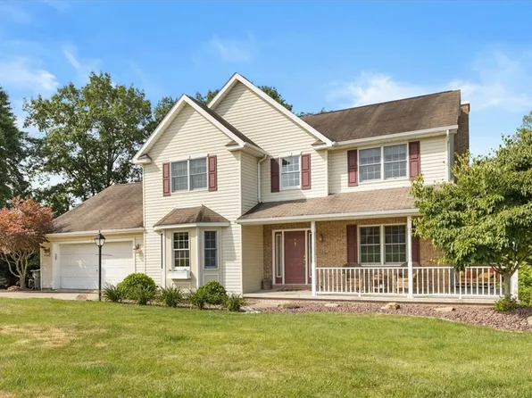 601 Meadowridge Dr, Ellwood City, PA 16117