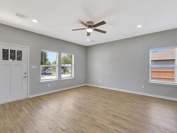 5th image of 210 Kyle St