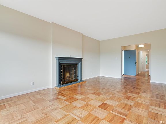 4th image of 368 Country Club Dr