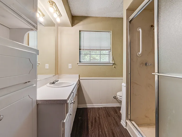 512 E Willow Ln — Photo 24