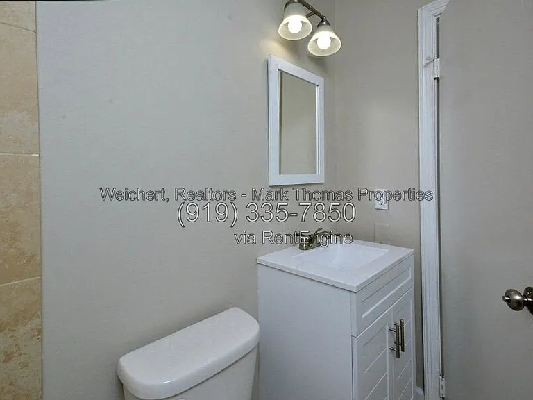 2405 Albany St — Photo 13
