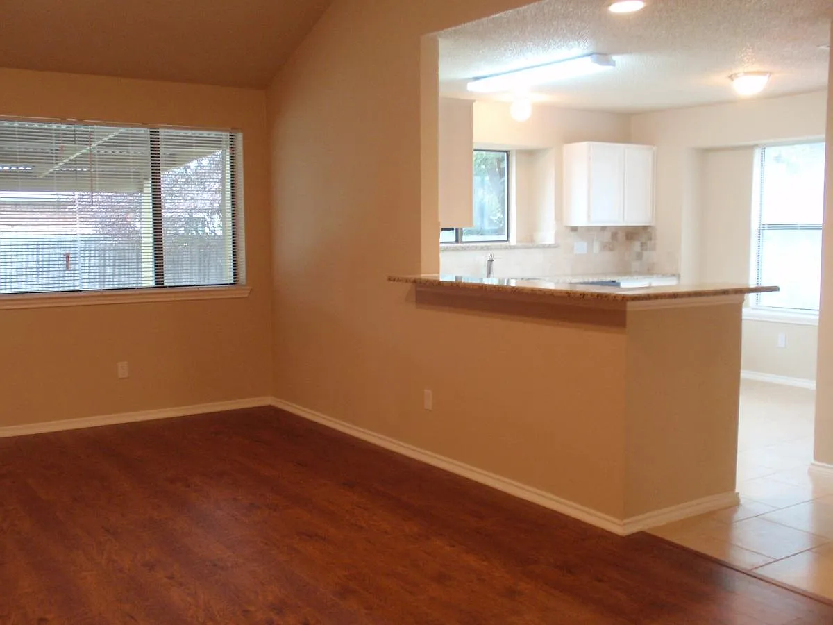 1328 Homestead Street — Photo 4