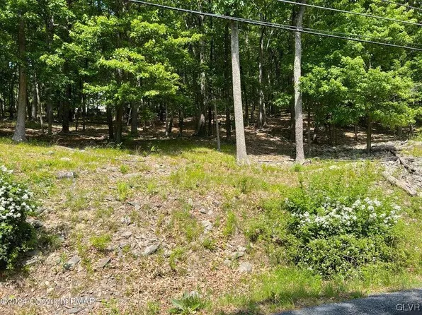 1868 Brentwood Dr, Bushkill, PA 18324