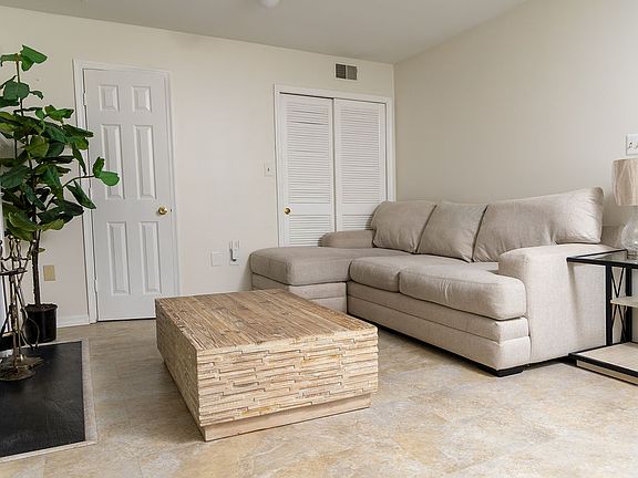 4th image of 16015 Elegant Ct