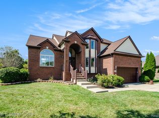 47935 Remington Ct, Chesterfield, MI 48047