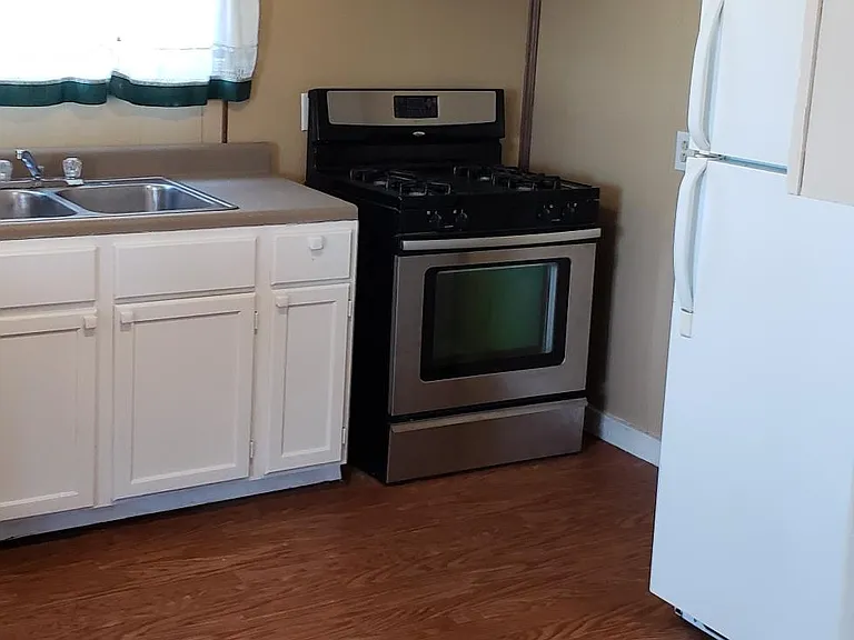 140 Dolphin Rd — Photo 11