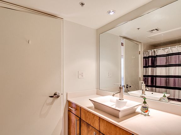 3rd image of 1209 N Harvey Ave #201-1