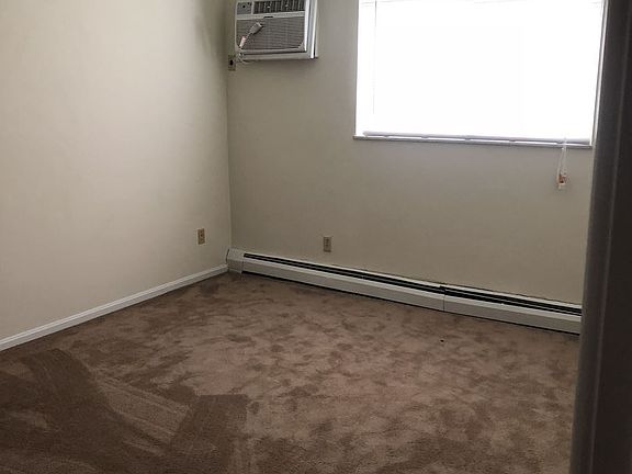 3rd image of 2998 Wardall Ave APT 4