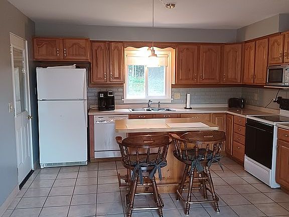 3rd image of 15 Holmes Ave