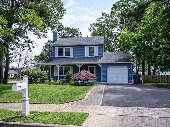 2nd image of 41 Oak Knoll Dr