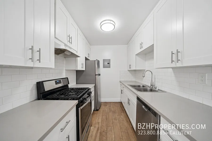 Stylishly Updated Upper-Level 1 Bedroom in Prime Mid City West — Photo 4