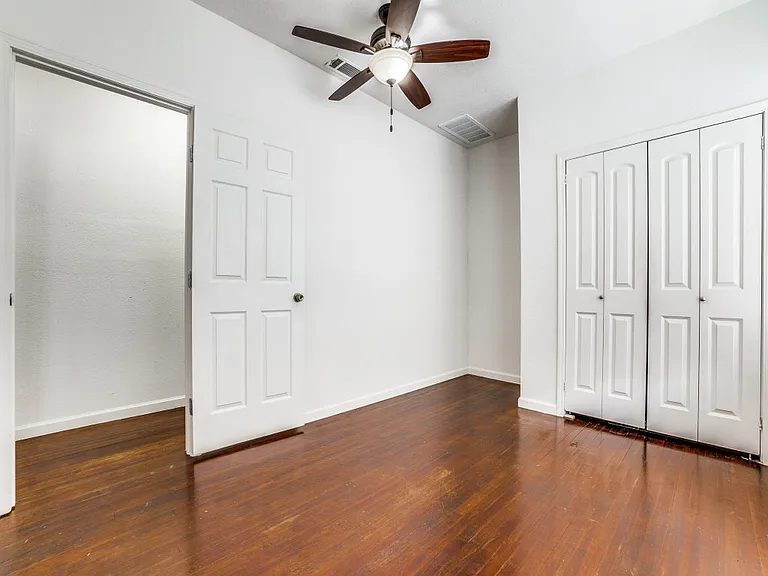 1628 Poplar St — Photo 3