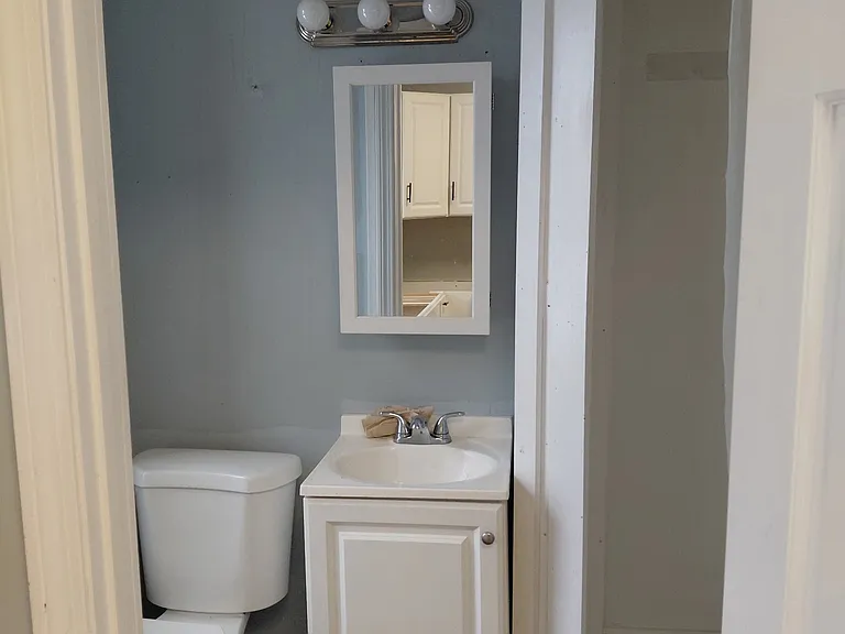 498 Main St #8 — Photo 4